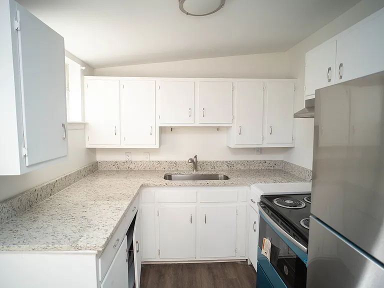 700 16th Ave — Photo 5