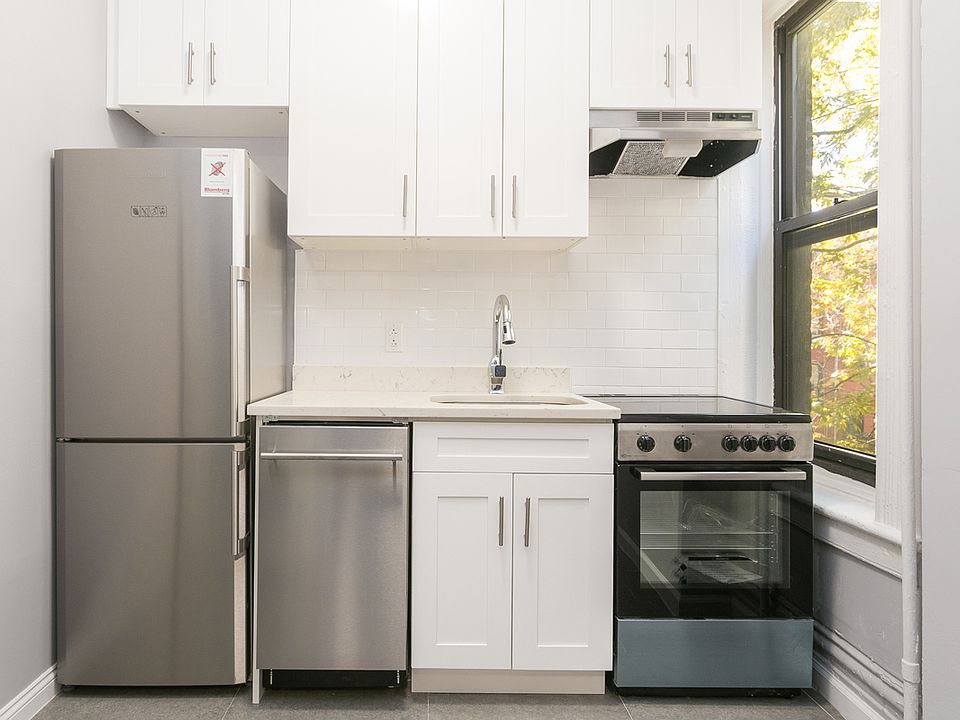 1st image of 454 W 22nd St #2A1