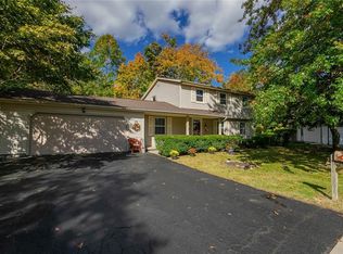 15 Carlsam Cir W, Rochester, NY 14609