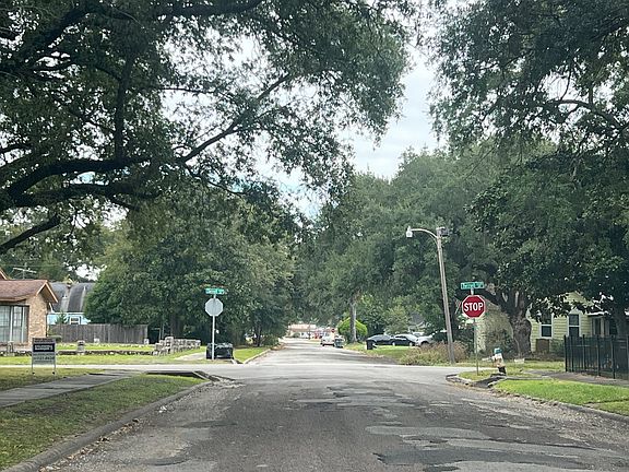 5th image of 4545 Hollywood Dr