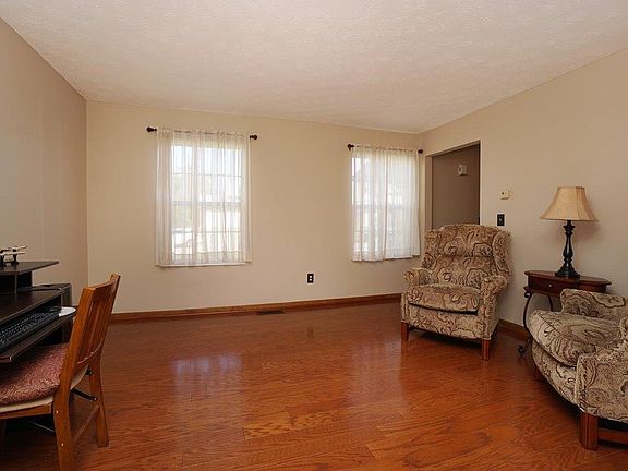 4th image of 415 Granny Smith Ln