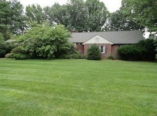 12 Holly Ln, Radford, VA 24141