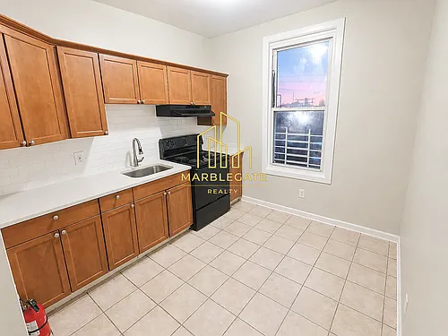 37 Astor St Photo 1