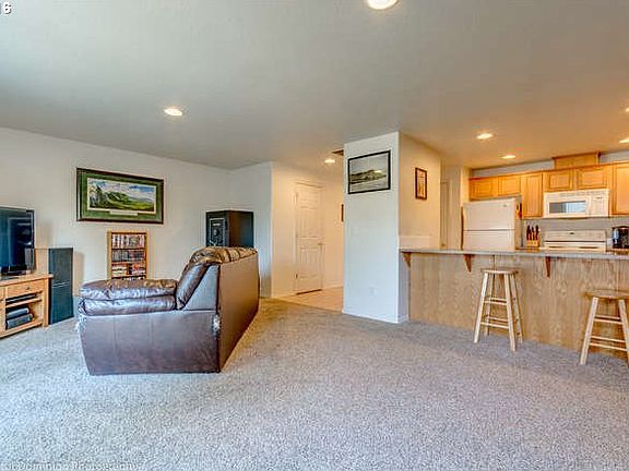 2nd image of 12210 NE 39th St
