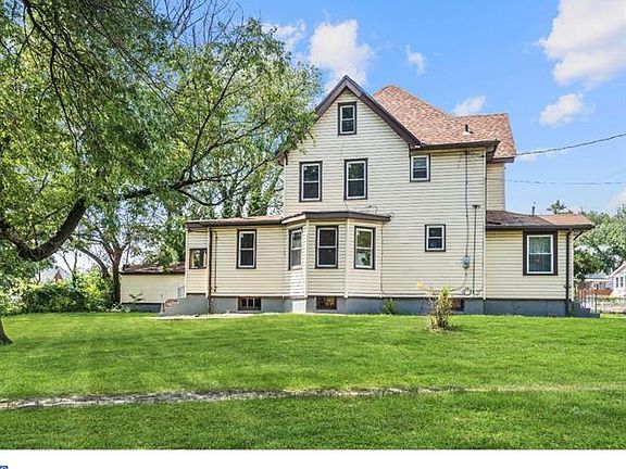 4th image of 2177 38th St
