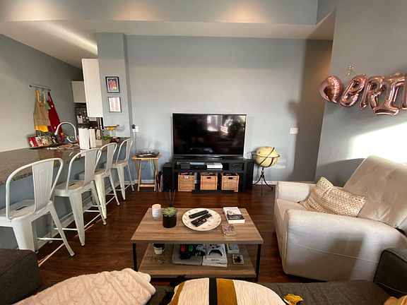 5th image of 1057 W Grand Ave #2N