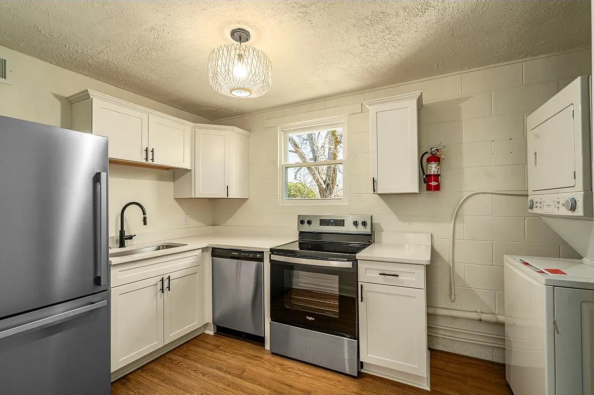 2 bed, 800 sqft, $1,200 — Photo 1
