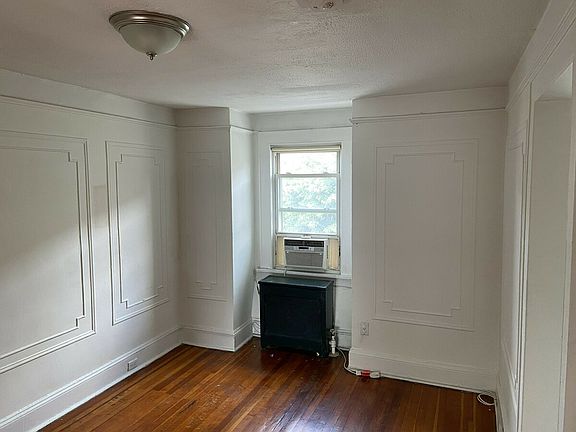 3rd image of 2140 29th St