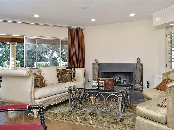 4th image of 3381 Berry Dr