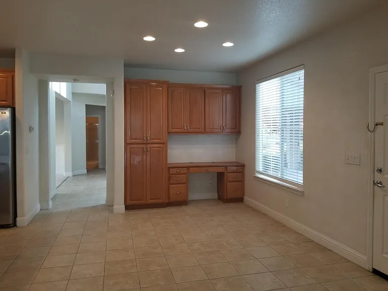 199 N Alta Dena St — Photo 8
