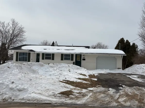 42 Dover St, Massena, NY 13662