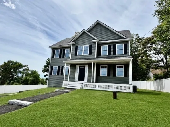 8 Country Ln, Billerica, MA 01821