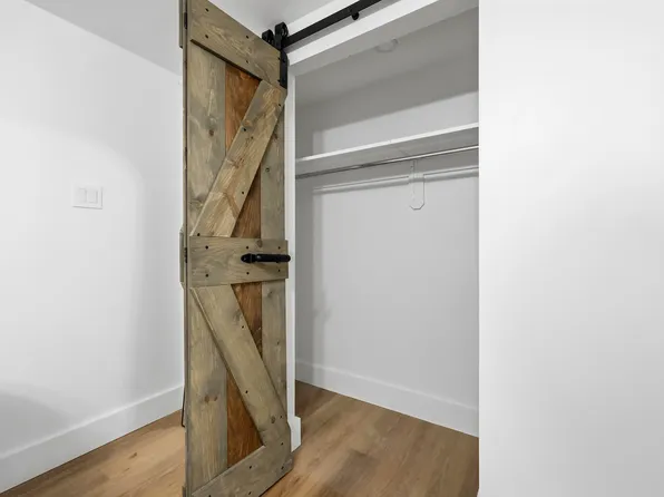 1851 Cornelia Street image 11 of 18