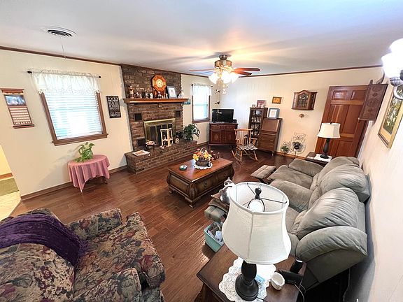 4th image of 1820 Bradley Ln