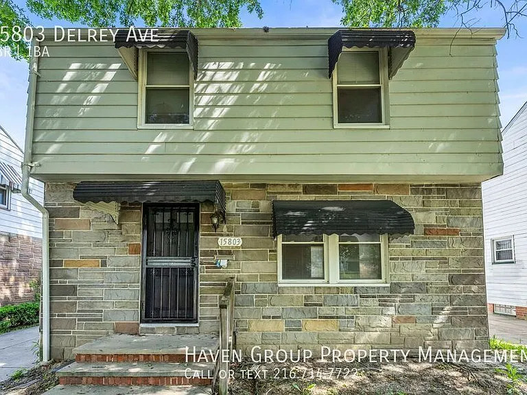 15803 Delrey Ave — Photo 2