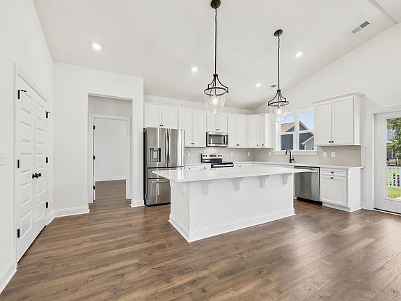 5th image of 905 Inlet Keys St.