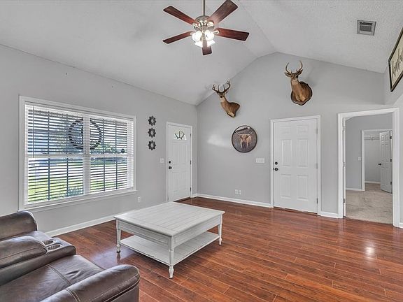 5th image of 126 Sandalwood Dr