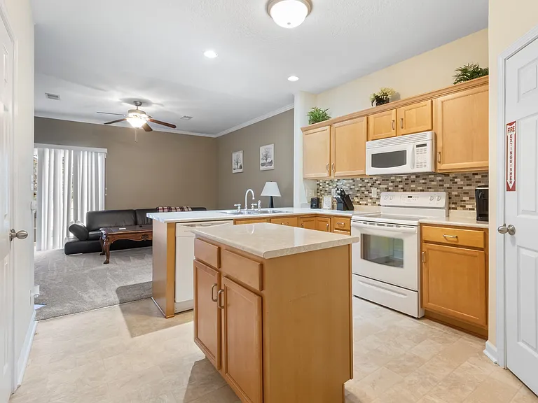 129 Alexander Blvd — Photo 11