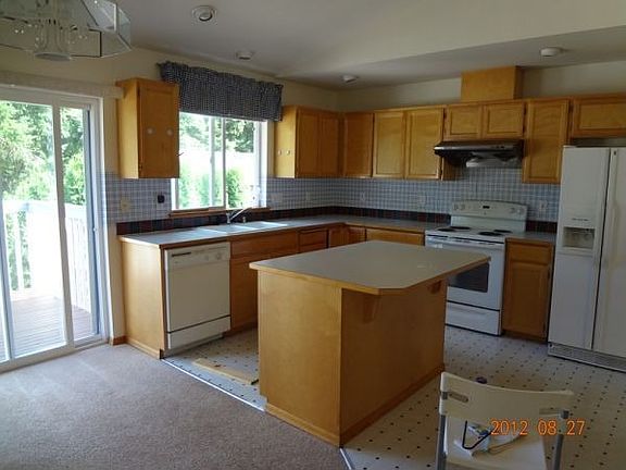 2nd image of 519 N 188th St