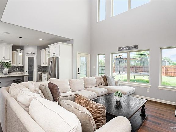 4th image of 1510 Granada Cir