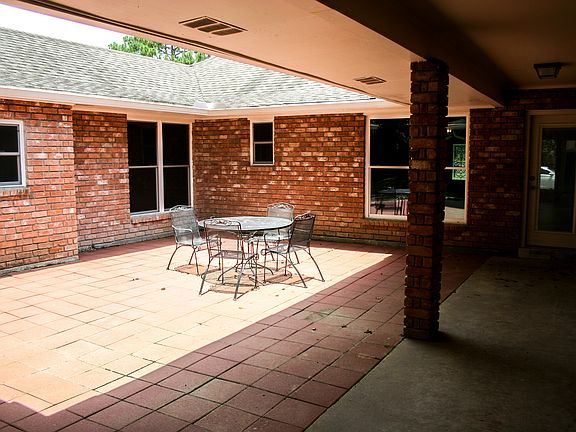 Back Patio/Courtyard