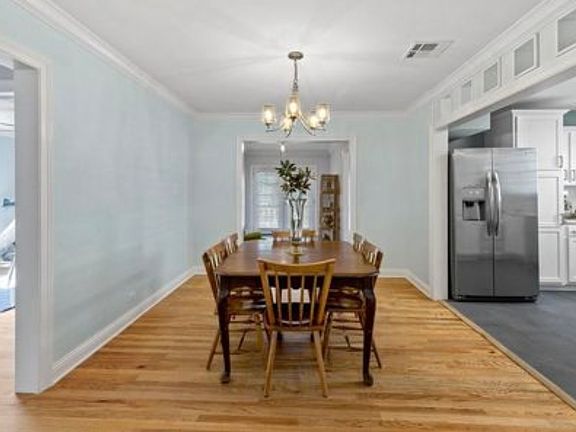 5th image of 1718 W Common St