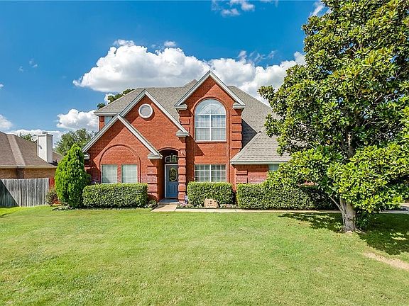 3rd image of 909 Warbler Ct