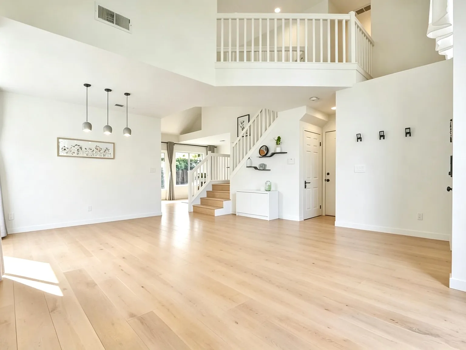 3 bed, 2.5 bath, 1438 sqft, $5,600 — Photo 1