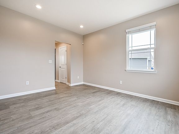3rd image of 6615 Aberdeen Dr
