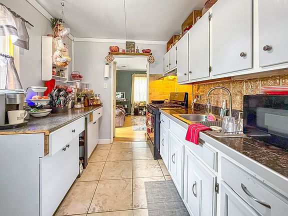 3rd image of 1357 Fairlawn Dr