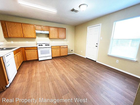 4th image of 8106 Forest Glen Dr