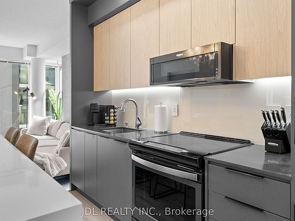 5th image of 435 Richmond St W #610