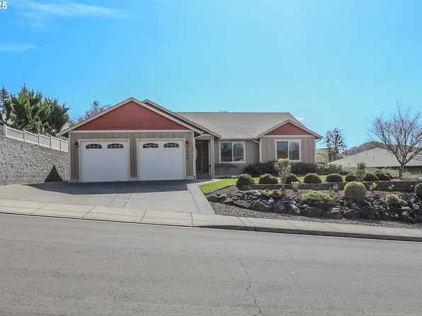 1979 NE Sunset St, Roseburg, OR 97470