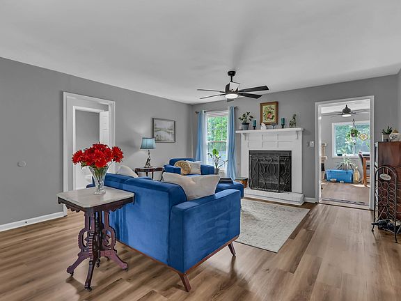 4th image of 1020 Foxmoor Dr