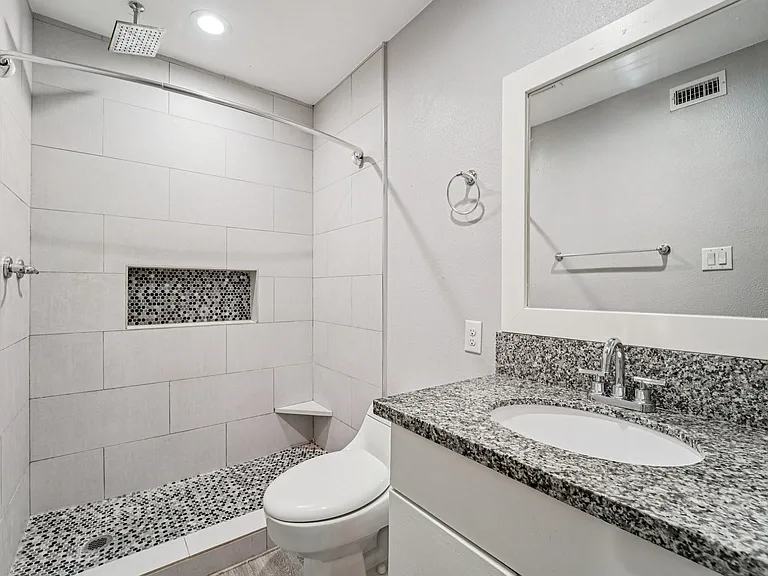2807 Beauchamp St #16 — Photo 5