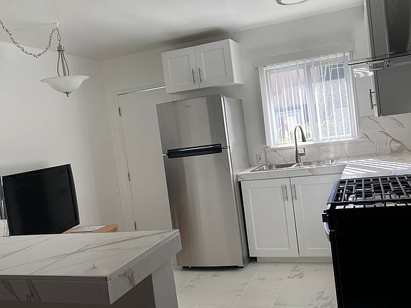 3rd image of 10871 National Blvd