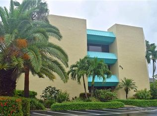 975 Palm View Dr APT 104, Naples, FL 34110