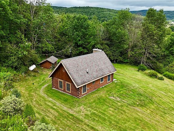 3rd image of 196 Log Cabin Ln