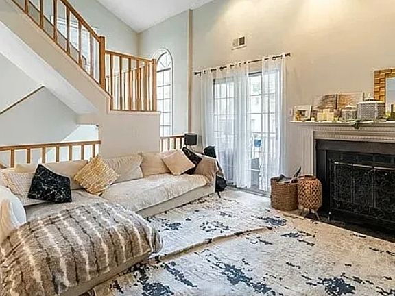 3rd image of 116 Harvest Ln