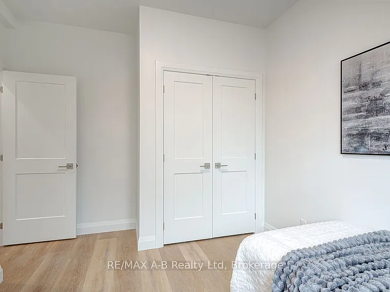 312 Forman Ave — Photo 11