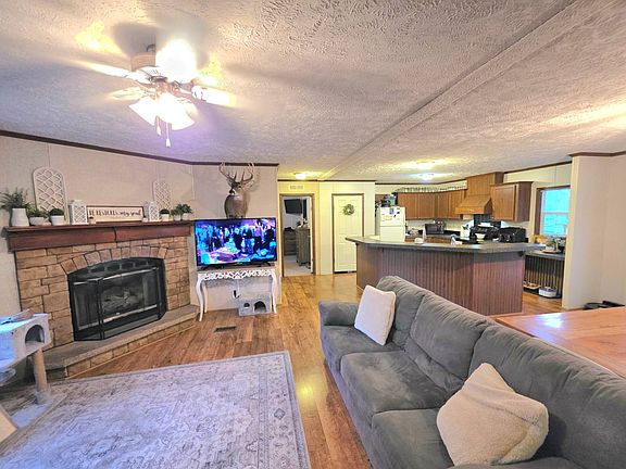 4th image of 232 Myrtle Ln