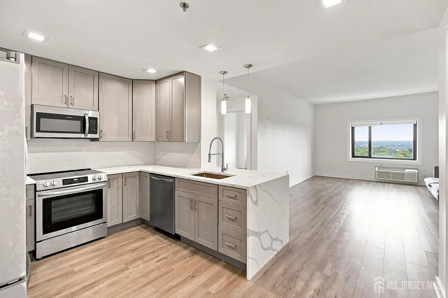 2 bed, 2.0 bath, $2,800 — Photo 4