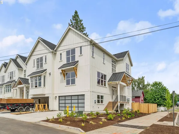 349 SE Walnut St, Hillsboro, OR 97123