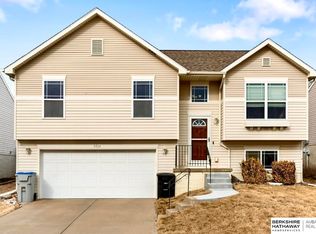 8924 Read St, Omaha, NE 68122