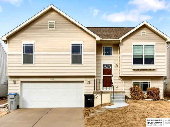 8924 Read St, Omaha, NE 68122