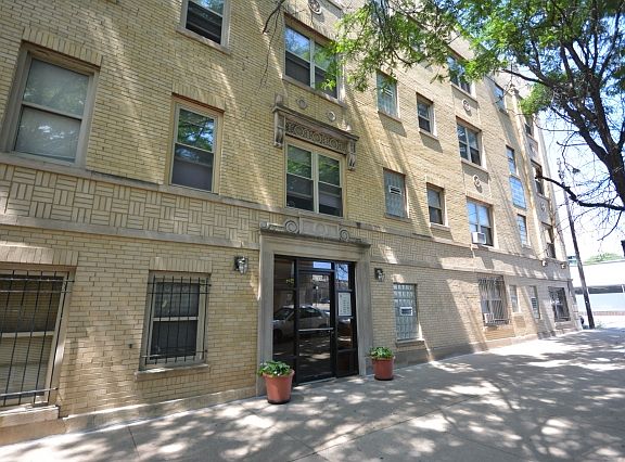 5th image of 4756 N Maplewood Ave APT 104