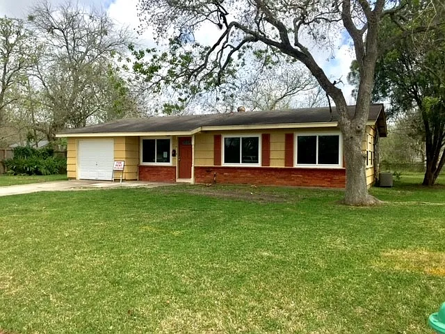 116 Forest Oaks Ln