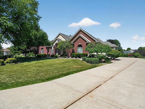 2nd image of 2212 Lily Ct