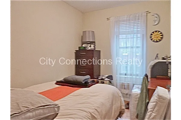 Rented by City Connections Realty | media 10