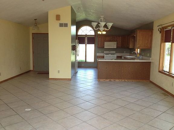 2nd image of 326 Whispering Oaks Dr